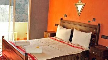 1 bedroom, rollaway beds, free wired Internet, bed sheets