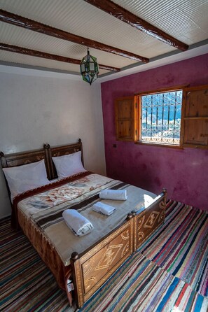 Quarto casal luxo, 1 quarto, vista para a montanha | Banheiro | Chuveiro, produtos de toalete grátis, secador de cabelo 