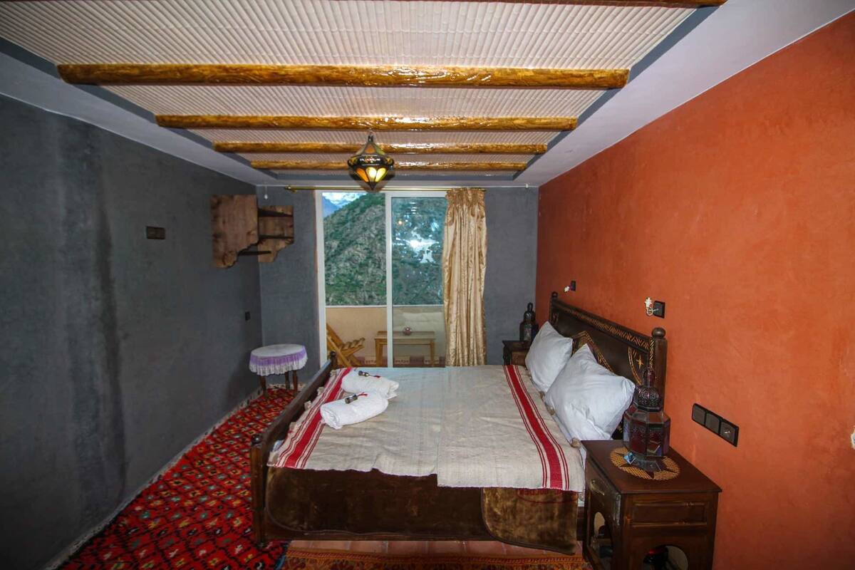 Rollaway beds (surcharge), bed sheets
