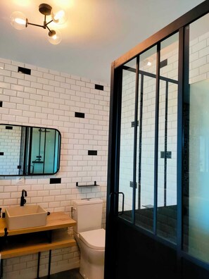 Estudio Prestigio, baño en la habitación (5- Etienne-De-Boulogne) | 1 habitación 