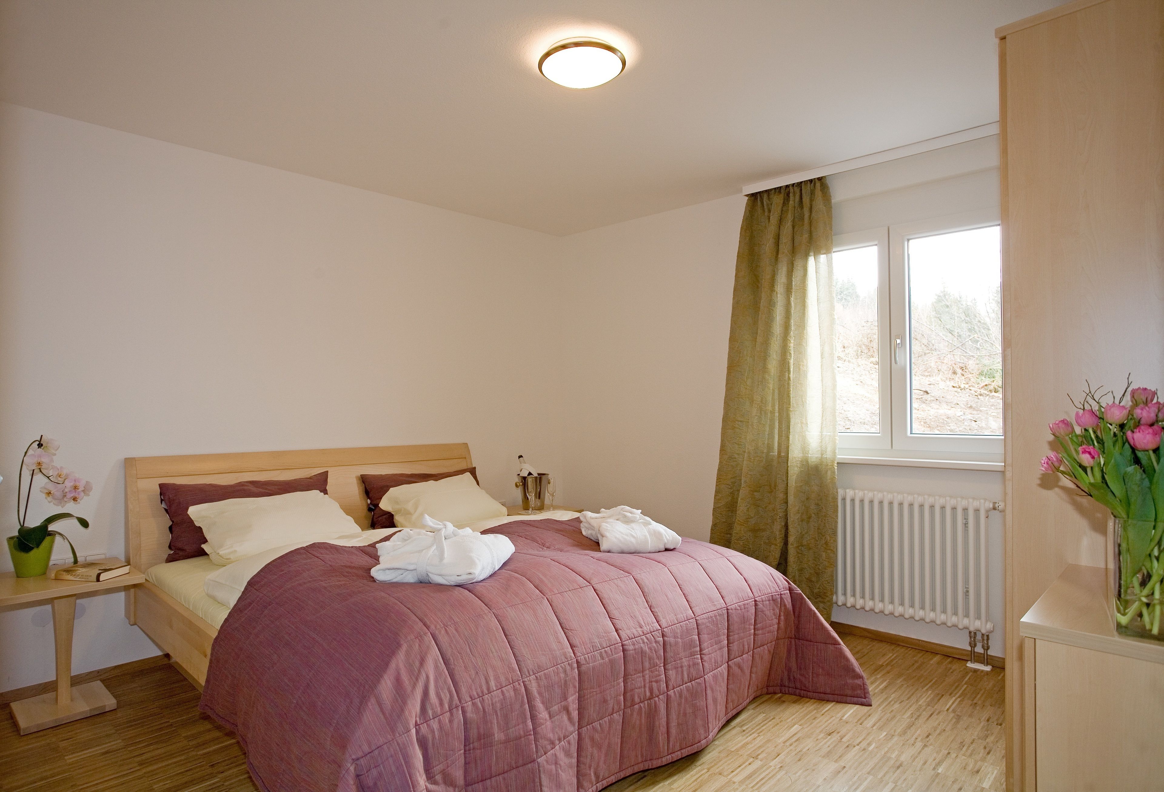 basic double room | minibar, in-room safe, iron/ironing board, free wifi