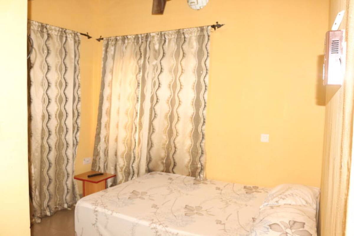 Standard Room | Desk, bed sheets