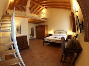Superior Quadruple Room | Desk, free WiFi, wheelchair access - Agriturismo Cavrigo (Lodi)