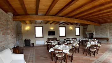 Colazione a base di specialità locali inclusa, servita tutte le mattine