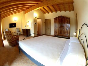 Habitación cuádruple | Escritorio, wifi gratis, accesible en silla de ruedas