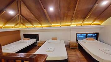Premier Loft | Desk, free WiFi, bed sheets