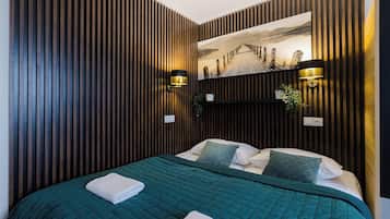 Habitación familiar | Escritorio, tabla de planchar con plancha, wifi gratis y ropa de cama