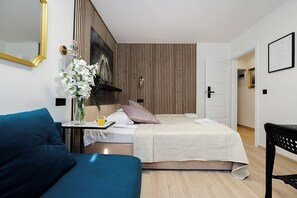 Perhehuone | Työpöytä, silitysrauta/-lauta, ilmainen Wi-Fi, vuodevaatteet