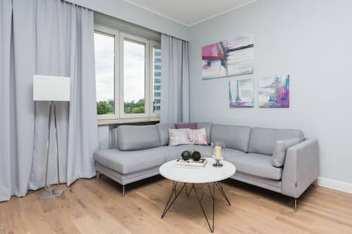 Departamento Deluxe, 2 habitaciones | Sala de estar | Televisión de pantalla plana