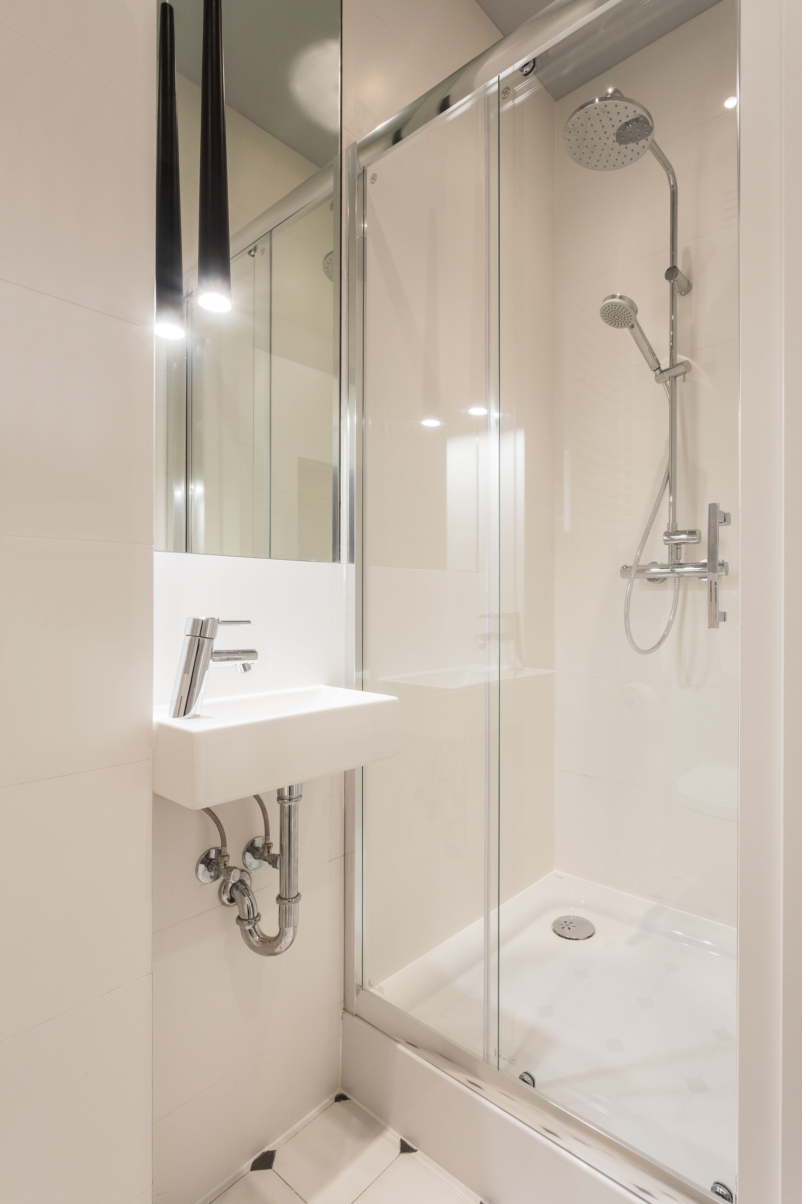 Deluxe Apartment, 2 Bedrooms | Bathroom | Separate bathtub and shower, deep-soaking bathtub, rainfall showerhead