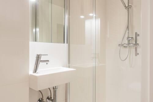Deluxe Apartment, 2 Bedrooms | Bathroom | Separate tub and shower, deep soaking tub, rainfall showerhead