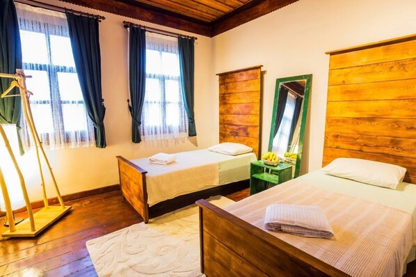 Traditional-Villa | 5 Schlafzimmer, Bügeleisen/Bügelbrett, kostenloses WLAN, Bettwäsche