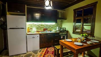 Traditional-Villa | Eigene Küche | Kühlschrank, Kochgeschirr/Geschirr/Besteck