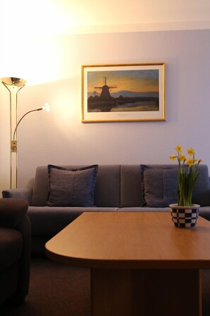 Apartment, 2 Schlafzimmer | Wohnzimmer | Flachbildfernseher