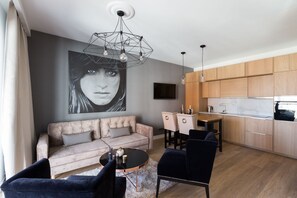 Deluxe-Apartment, 2 Queen-Betten (Stara Stocznia 4) | Eigene Kochnische | Kühlschrank, Mikrowelle, Ofen, Herdplatte