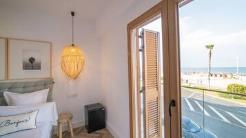 Standaard tweepersoonskamer, balkon, uitzicht op het strand | Uitzicht vanuit de kamer