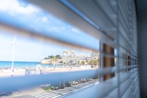 Cortinas blackout, sistema de insonorización y wifi gratis 