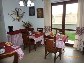 Free daily continental breakfast - Emozioni d'Estate (Pula)