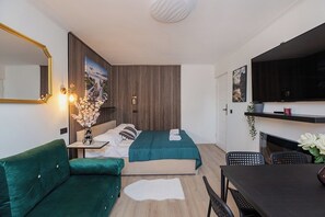 Iron/ironing board, free WiFi, bed sheets