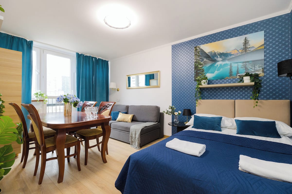 Iron/ironing board, free WiFi, bed sheets