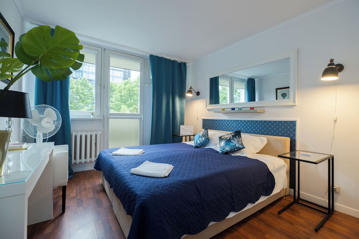 Iron/ironing board, free WiFi, bed sheets