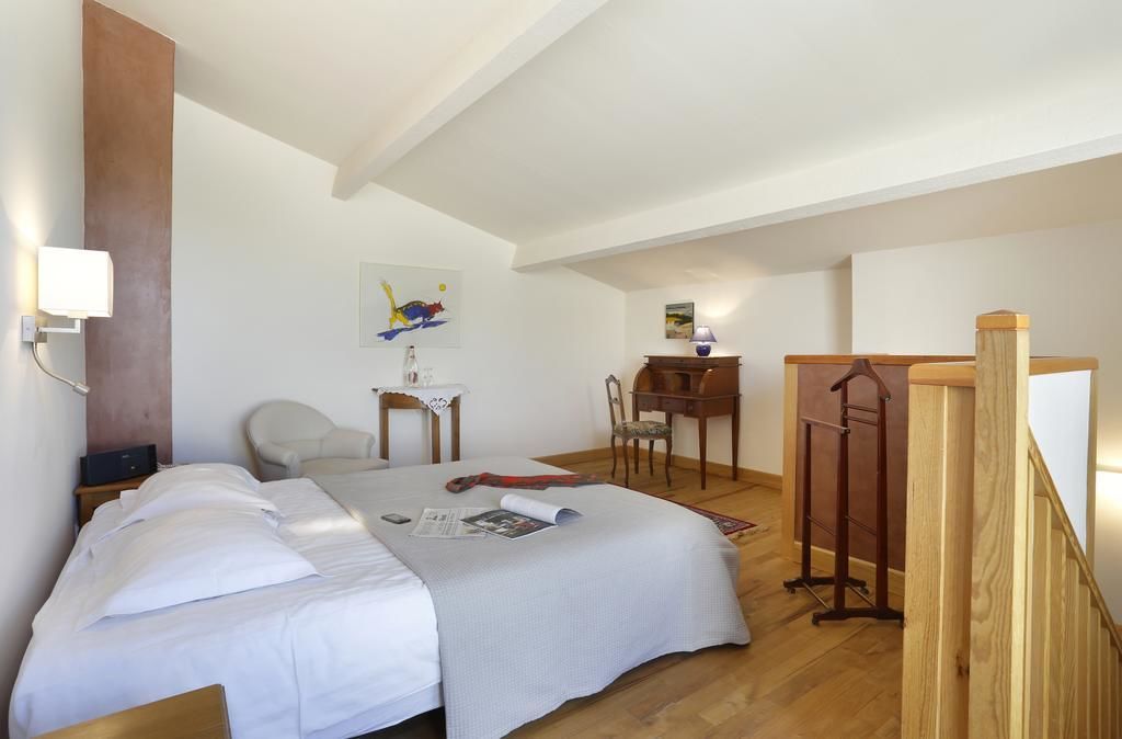 suite, ensuite | individually decorated, individually furnished, desk, blackout curtains