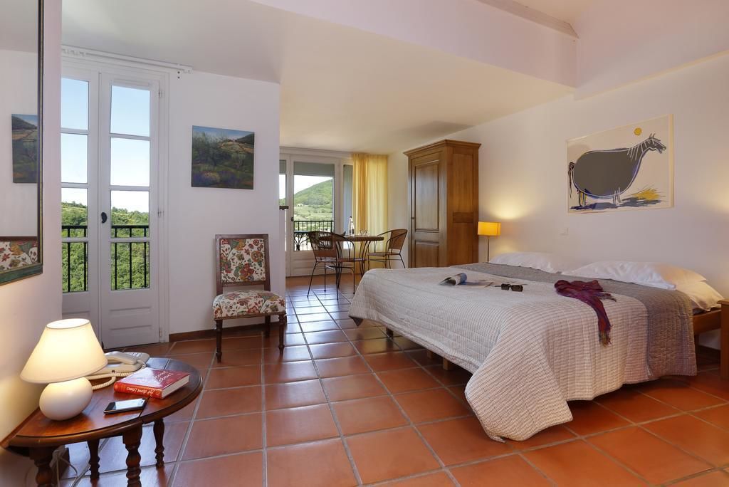 suite, ensuite | individually decorated, individually furnished, desk, blackout curtains