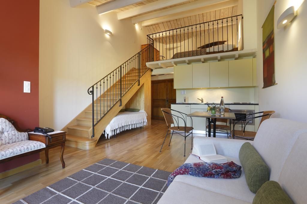 superior twin room, ensuite | living area