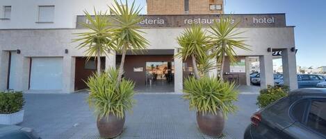 Façana frontal de l'allotjament