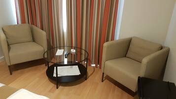 Una televisión de pantalla plana