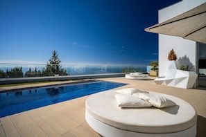 Infinity pool - Villa Carlota by Holiday Rental Management (Santa Cruz)