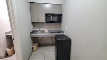 Standard Room, 2 Queen Beds, Accessible | Private kitchen