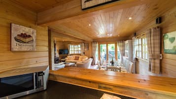Pine Log Cabin | Private kitchen | Electric kettle, freezer