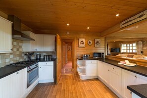 Private kitchen - Herston Log Cabins and Holiday Lodges (Swanage)