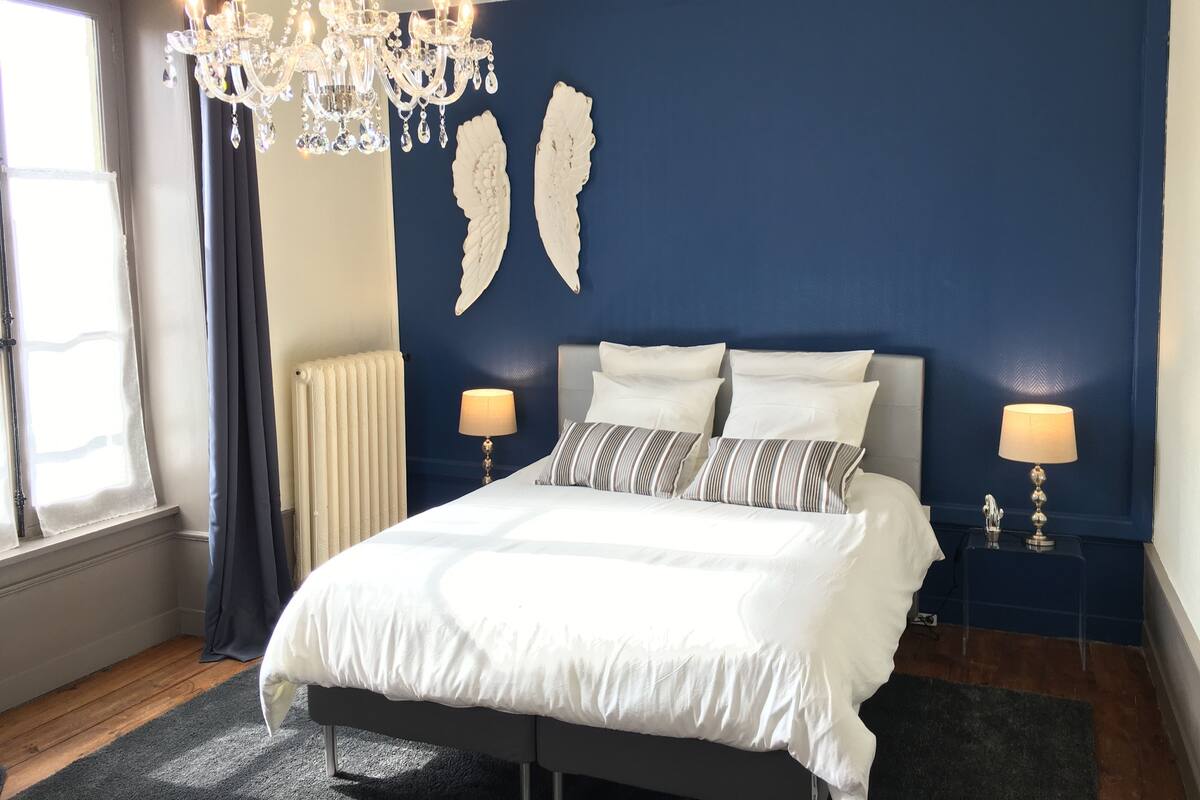 Double Room (Louise) | Peralatan tempat tidur premium, peti besi dalam bilik 