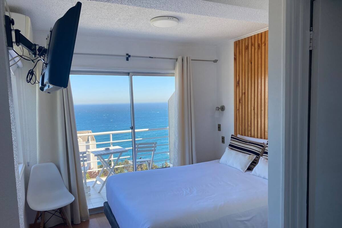 Quarto casal, 1 cama de casal, sacada | Wi-Fi de cortesia, roupa de cama