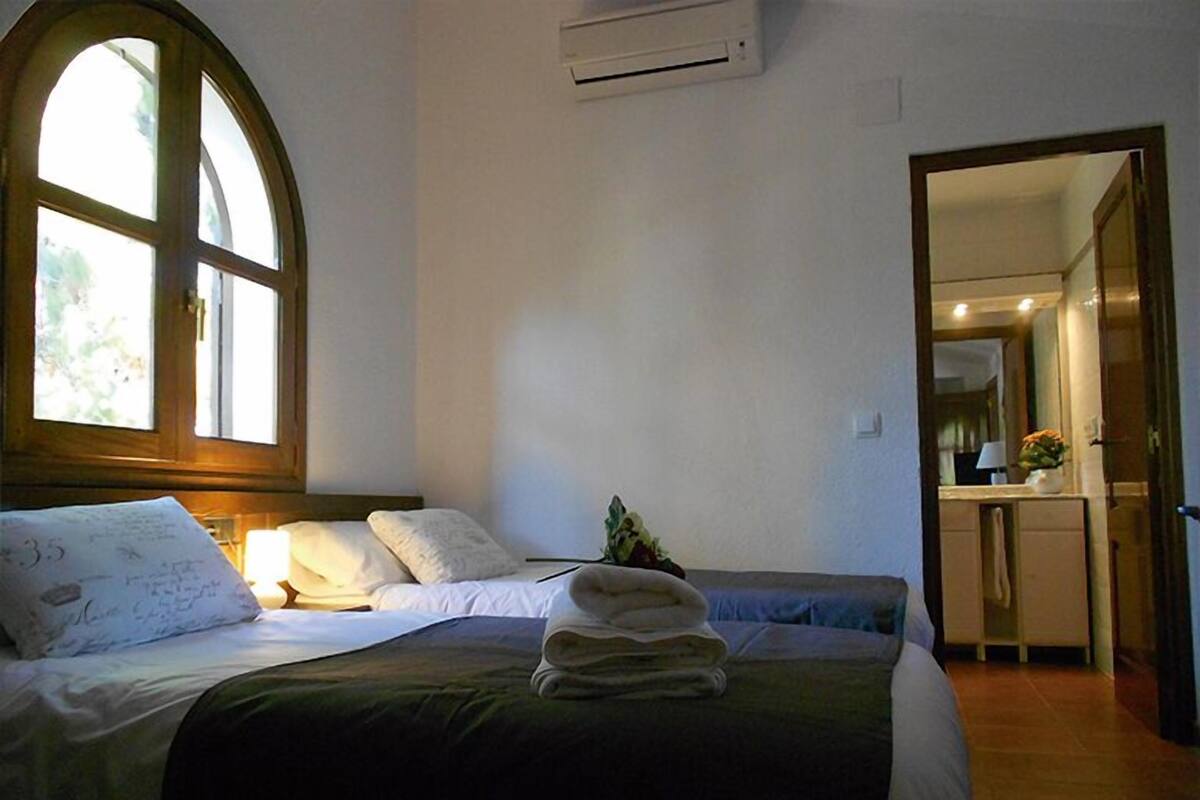 Superior Twin Room (La Abuela) | In-room safe, WiFi (free), bed sheets