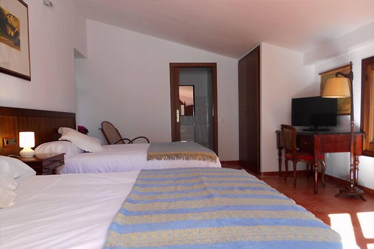 Suite, terrasse (Les Golfes) | Coffres-forts dans les chambres, Wi-Fi gratuit, draps fournis