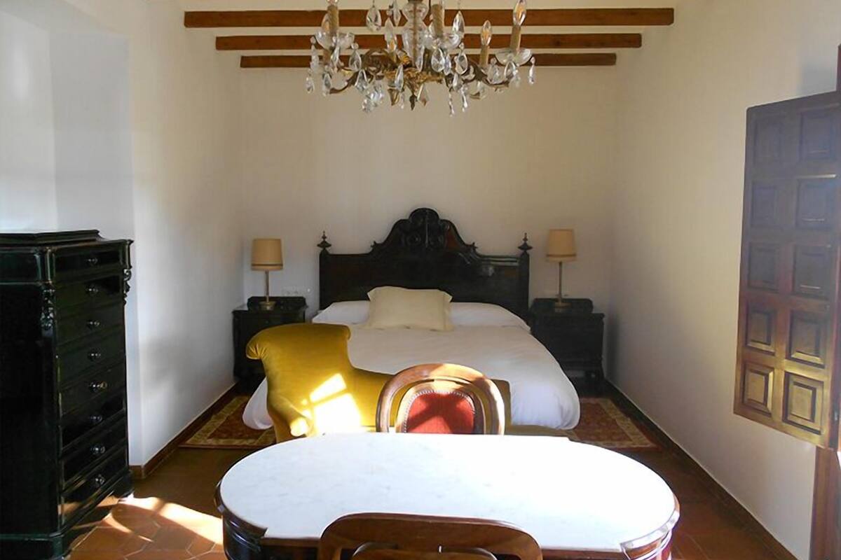 Suite, 2 Bedrooms, Terrace (La Cambra) | In-room safe, WiFi (free), bed sheets