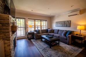 Condo, 3 Bedrooms, Mountainside (1205) | Living room | 40-inch flat-screen TV with cable channels, TV, streaming services