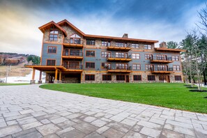 Front of property - Cranmore Condominium Lodging (North Conway)