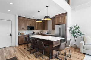 3 Bedroom Penthouse Mtn View (313) | Private kitchen | Coffee/tea maker