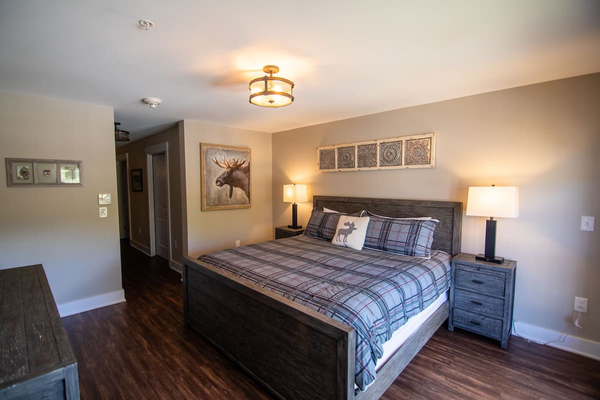 1 bedroom, individually decorated, individually furnished