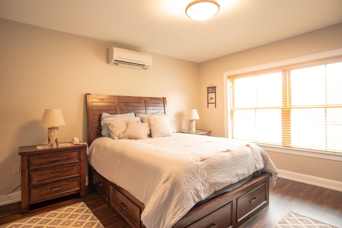 Premium Single Room, 1 Queen Bed, Mountainside (1303A) | 1 bedroom, individually decorated, individually furnished