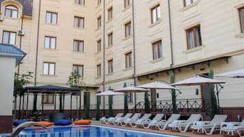 Seasonal outdoor pool