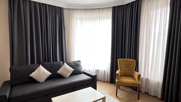 Suite, 1 King Bed with Sofa bed, Non Smoking | Premium bedding, minibar, in-room safe, desk