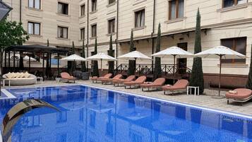 Seasonal outdoor pool