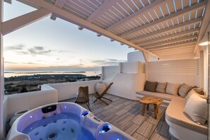 Deluxe-Suite, Meerblick (Outdoor Hot Tub) | Terrasse/Patio
