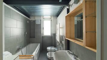 Classic-Loft | Badezimmer | Kostenlose Toilettenartikel, Haartrockner, Handtücher, Seife