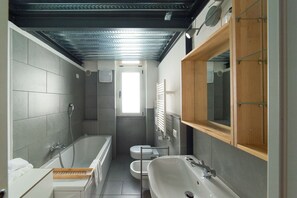 Loft Classic | Badrum | Gratis toalettartiklar, hårtork, handdukar och tvål